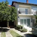 דירה Three Bedroom & - Zdrijac *