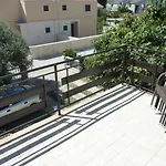 דירה Three Bedroom & - Zdrijac